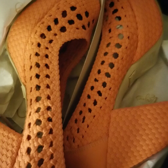 Cute orange pumps!! - Picture 3 of 3