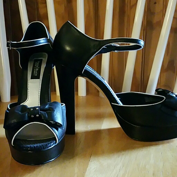 Gorgeous black leather chunky heels with bow