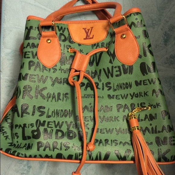 Green drawstring bucket style handbag.