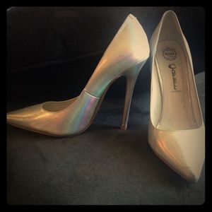 Silver hologram pump