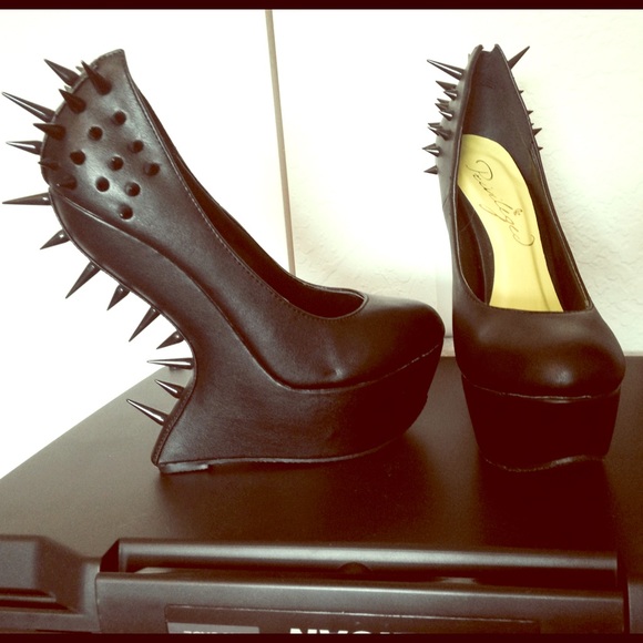 Privileged Serra heelless spiked platform wedges