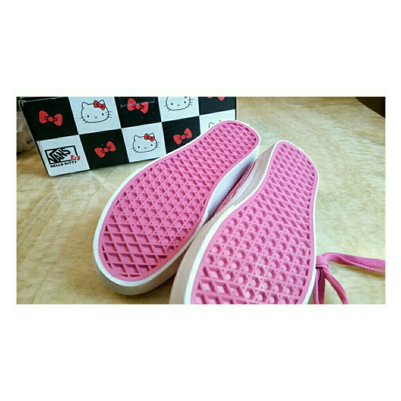 🎀 Limited Edition Hello Kitty Vans 🎀 - Picture 2 of 3