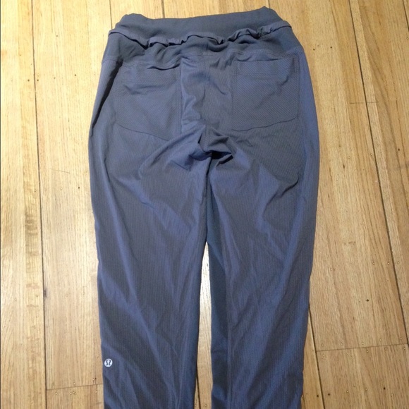 ⚡️SOLD! ⚡️Lululemon gray street to studio pant EUC - Picture 3 of 4