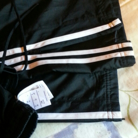 SOLD Women's adidas track pant with ankle zip - Picture 3 of 3