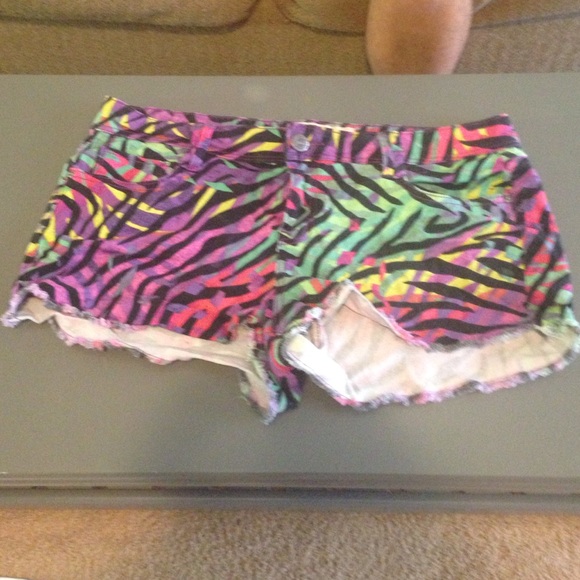 lei Denim - Lei size 17 bright and wild animal print shorts