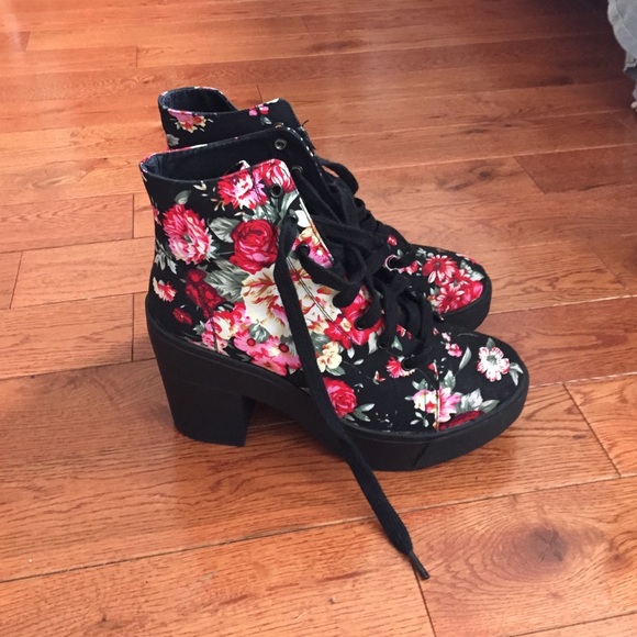 Floral canvas platform shoes