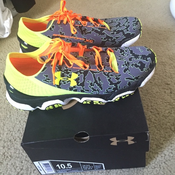 Like new pair of Under Armour XC shoes - Picture 1 of 4