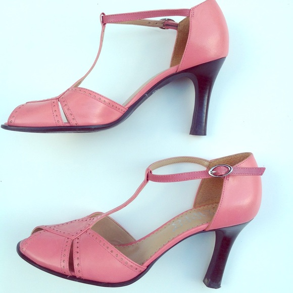 FRANCO SARTO Peachy pink t strap MaryJane sandal 6