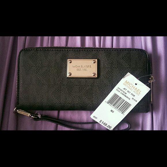 🆕Michael Kors Jet Set Logo Tech Continental