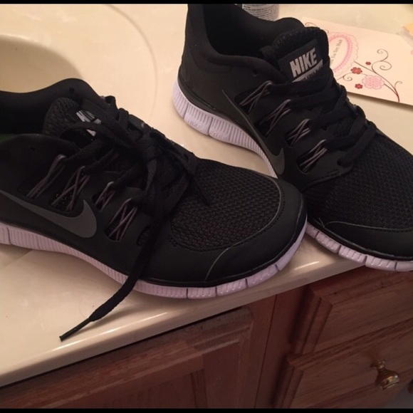 Black Nike Free Runs 5.0