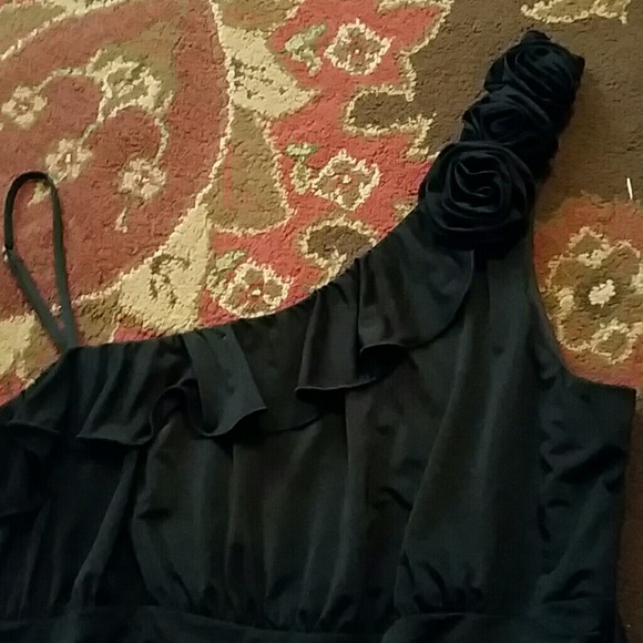 Black silky bubble skirt dress with detailed shoul - Picture 2 of 3