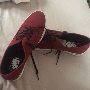 Women's size 8 Burgandy Vans- Never worn!