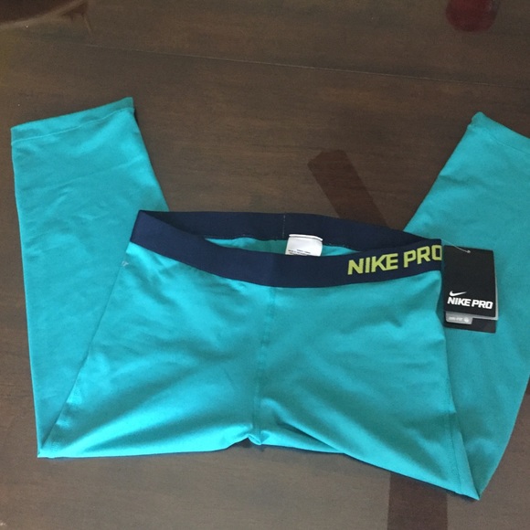 Large Nike pro bundle