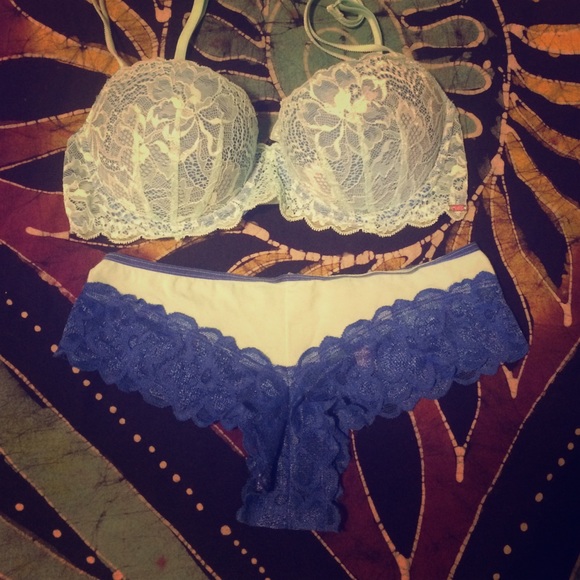 32d date push up bra bundle