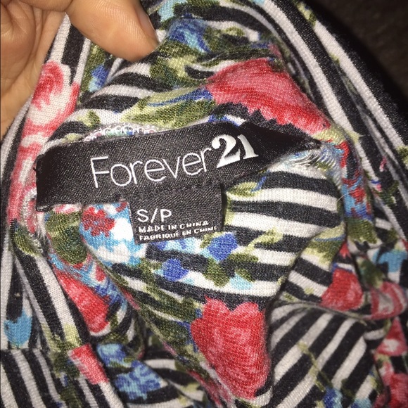 🚫🚫 SOLD IN BUNDLE 🚫🚫 Skirt - Picture 2 of 3