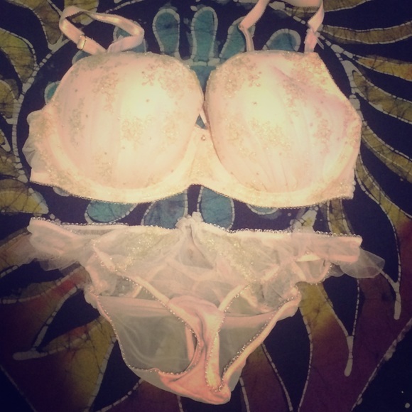32dd dream angels Demi bra bundle