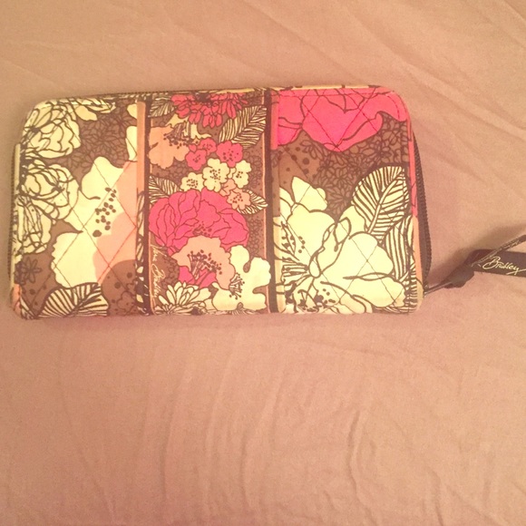 Vera Bradley Handbags - Authentic Vera Bradley Wallet