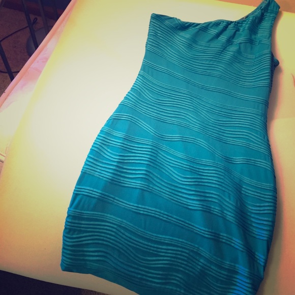 One shoulder body-con dress - Picture 1 of 3