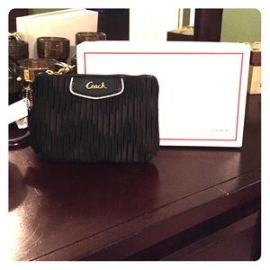 🎀 Coach wristlet 🎀