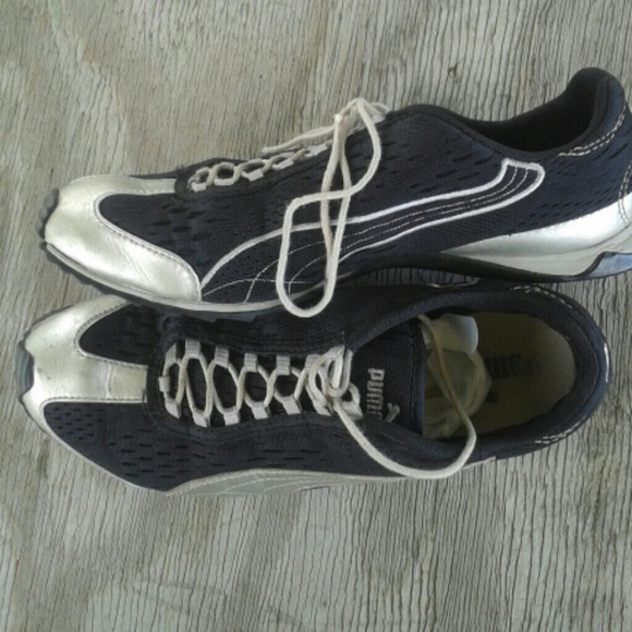 Puma runners 6W. Worn 3 times, in great. To small.