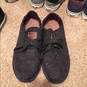Men's toms