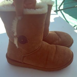 Size 9 women's UGGs