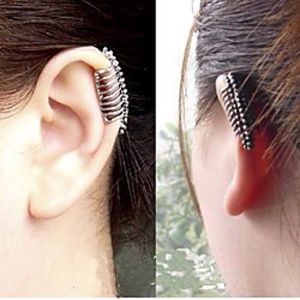 💀Spine Metal Ear Cuff💀