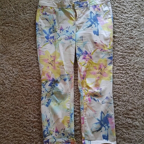 Floral capris - size JUNIORS