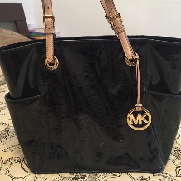 Cute Michael kors bag! Never wore it