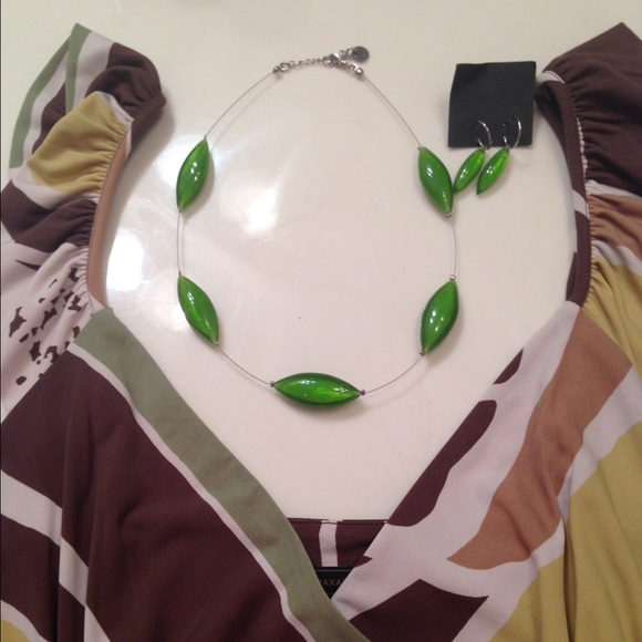 Green teardrop bauble necklace with earrings