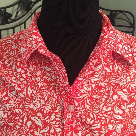 Old Navy Button down floral Shirt. NWOT XS - Picture 2 of 4