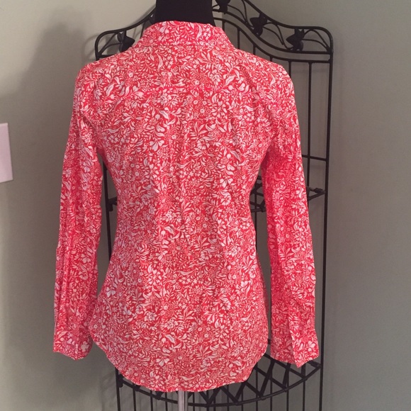 Old Navy Button down floral Shirt. NWOT XS - Picture 3 of 4
