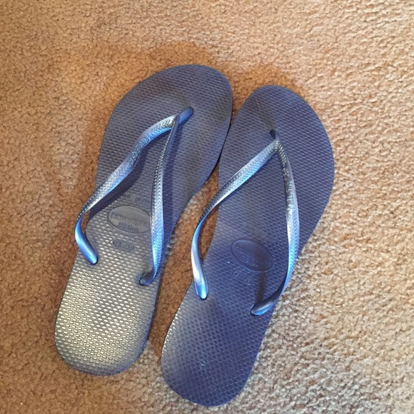 Havaiana Slim flip flops in NAVY.
