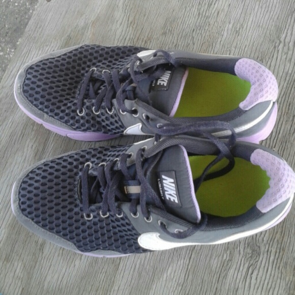 Nike Lunarfly 7.5. White/neon purple on grey.