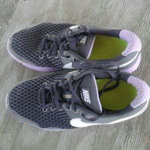 Nike Lunarfly 7.5. White/neon purple on grey.