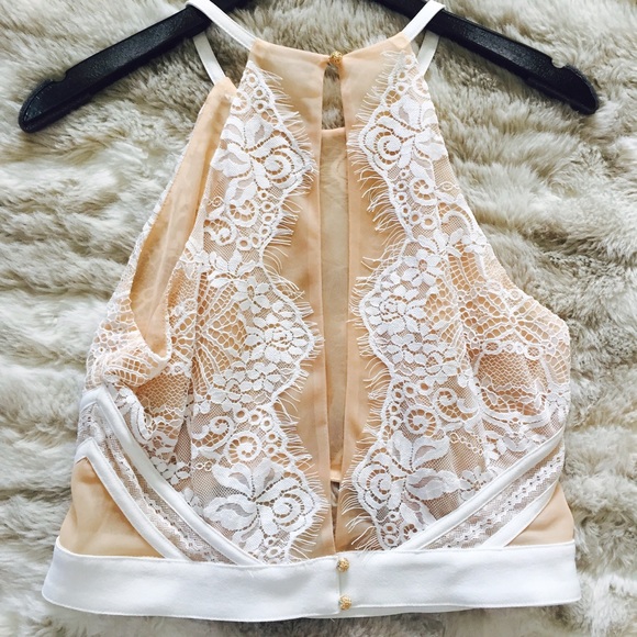 🔥SALE-Host Pick🌹Gorgeous white lace crop top!! - Picture 3 of 4