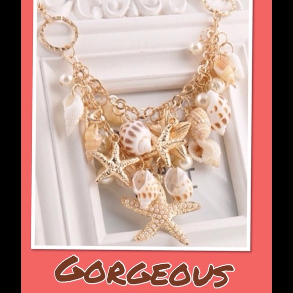 🎀 SALE - Beautiful - Statement Necklace🐬 - Picture 1 of 2