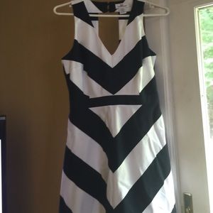 Vineyard Vines navy and white dress