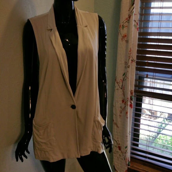 J Jill beautiful gray tunic, button closure.