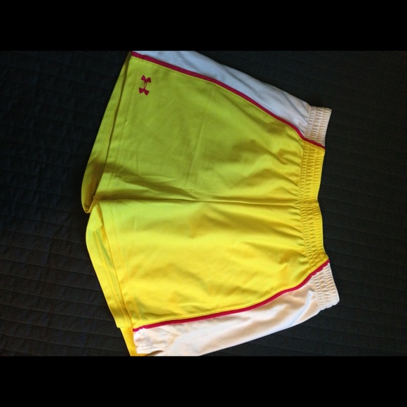 Under Armour heatgear yellow and pink shorts - Picture 1 of 4