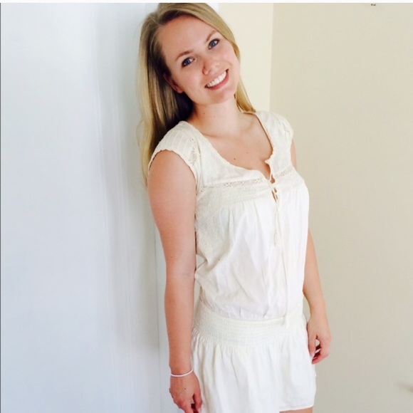American Eagle Outfitters Dresses & Skirts - Cream crochet lace detail dress
