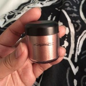 MAC Pigment.