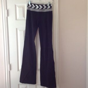 Lululemon groove pants black and white 4 tall