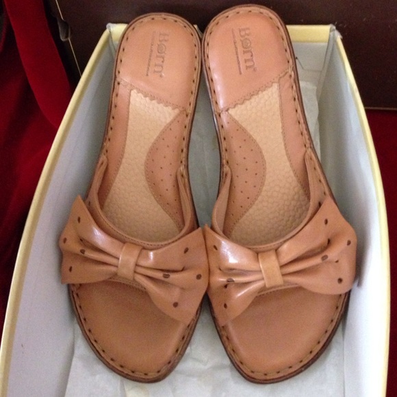 New BORN Tan slip on shoes w low heel