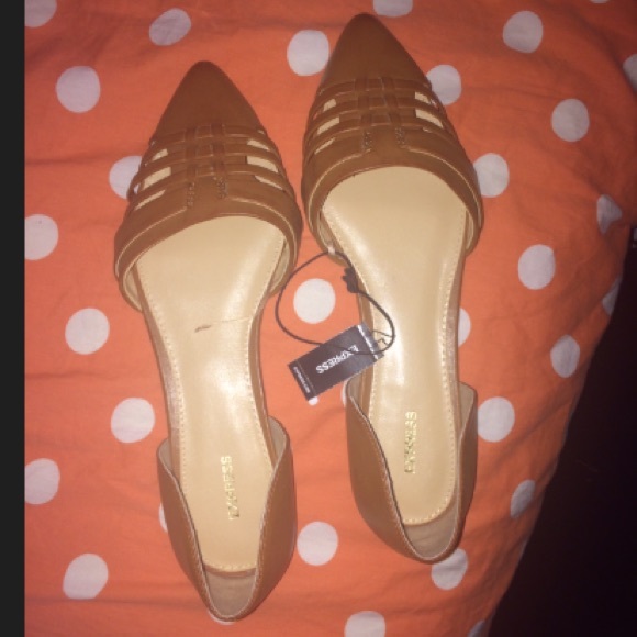 Gap tan flats