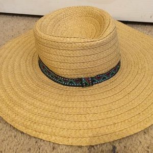 Floppy hat!