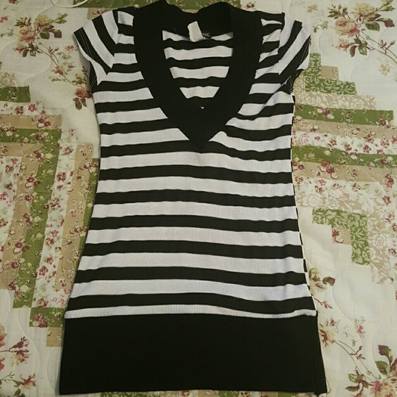 Top - Picture 1 of 2