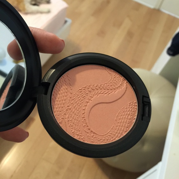 Mac Shell Pearl Beauty Powder - Picture 2 of 4