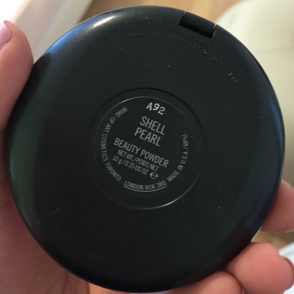 Mac Shell Pearl Beauty Powder - Picture 3 of 4
