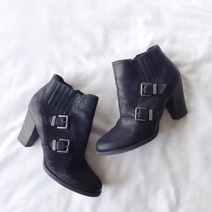Clarks black leather bootie